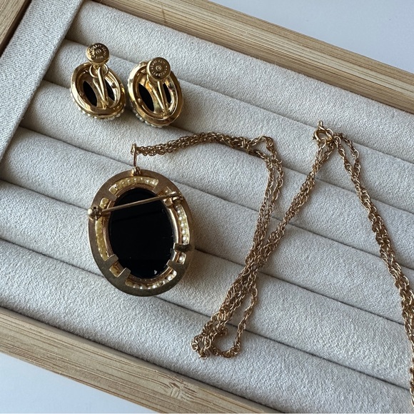 Vintage 12k Gold Filled Necklace and Screw Back Earrings with black beads - Picture 11 of 11